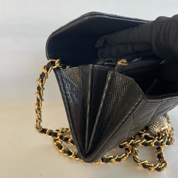 CHANEL Black Quilted large leather wallet with Gold Chain - Picture 13 of 14